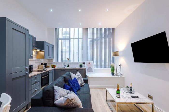 Modern 2-Bedroom Apt In the Heart of City Centre