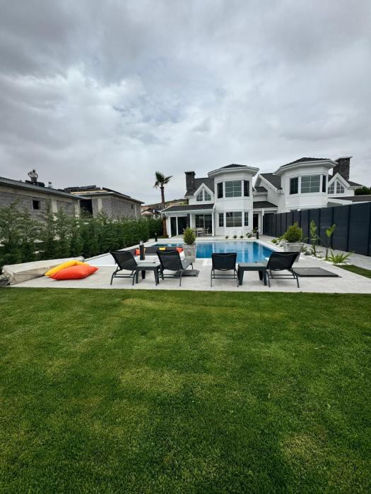 Sunken seated fire pit villa!