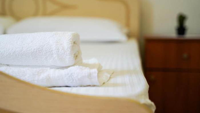 Deluxe groundfloor apartment with beautiful garden for long term rental