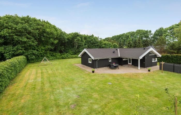 4 Bedroom Cozy Home In Ansager