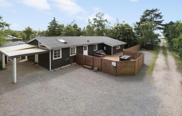 3 Bedroom Nice Home In Store Fuglede