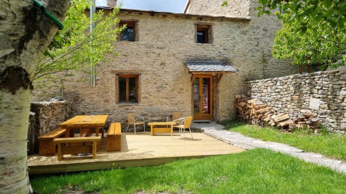 Gite chalet proche Font-Romeu jardin sauna 10 pers