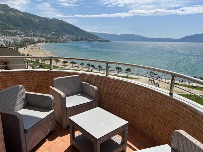 Beachfront 3 Bedroom Apartment with Sea View