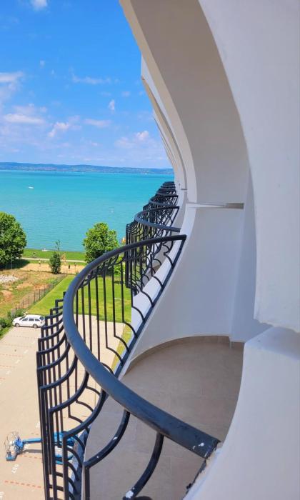 Kiadó közvetlen vízparti 1 szoba, nappali minim 2 ejszakára