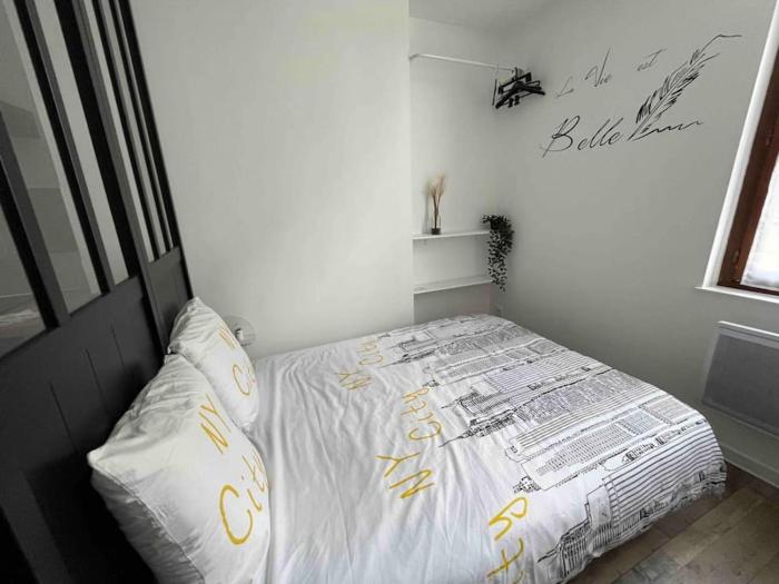 Grand studio 1er étage au calme centre ville proximité Cathédrale