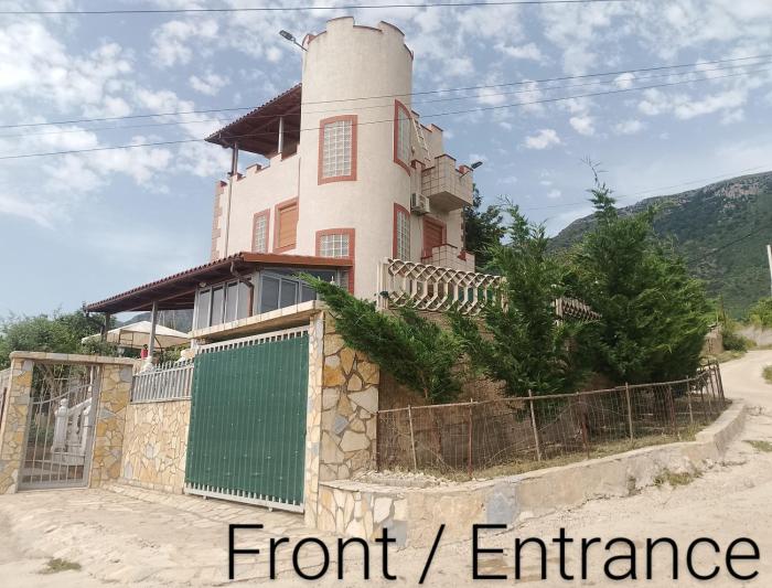 Leos Villa