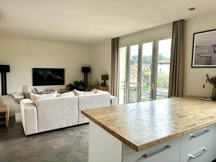 Place des Lices, parking, 75m2, standing