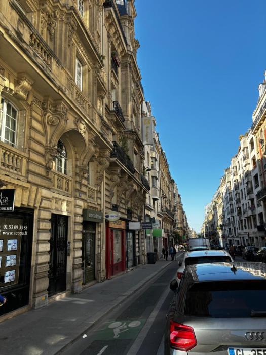 Love wins Montmartre