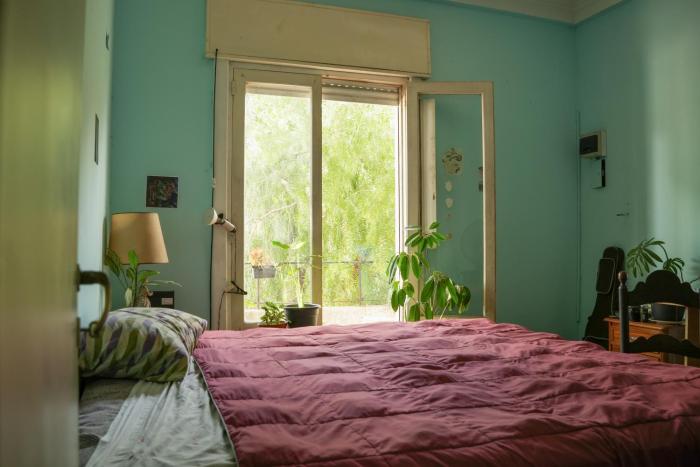 Habitación amplia en PH primer piso