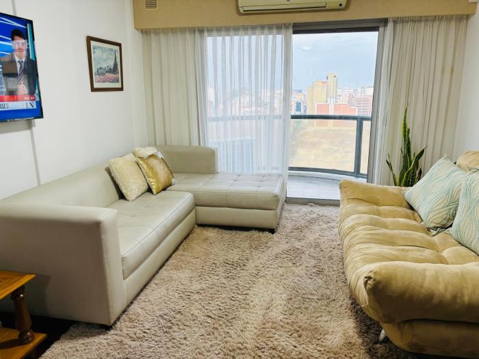 Céntrico y amplio departamento en La Cañada