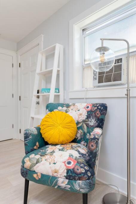 Be A Nomad - Stylish studio steps from the ocean!