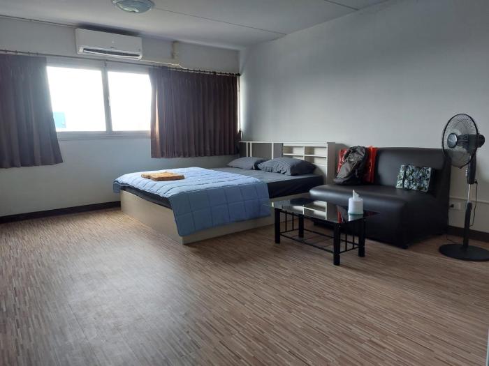 Solitude Skies14th Floor Studio