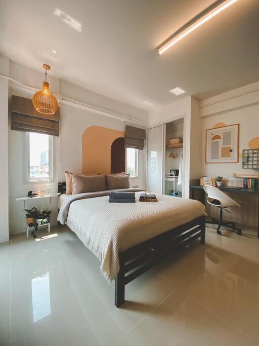 The Giftown Bangkok, Talat Phlu