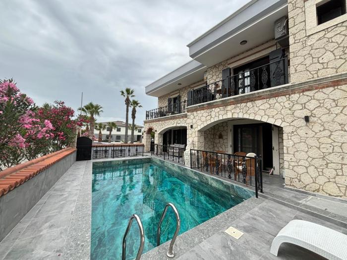 Yalcinkaya Tas Apart