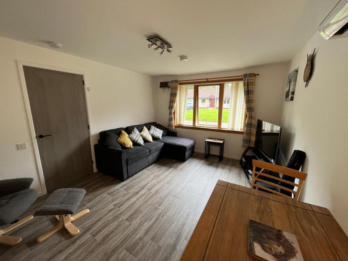 The Wee Hoose near Loch Ness, private garden, private parking