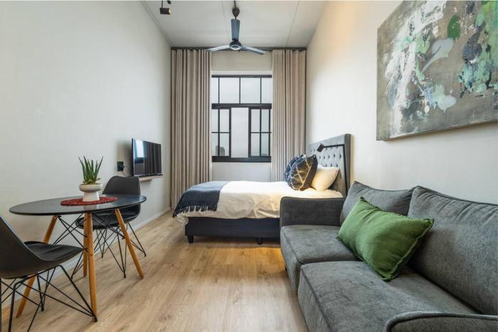 Modern Studio Apartment - CoWorking - City Views
