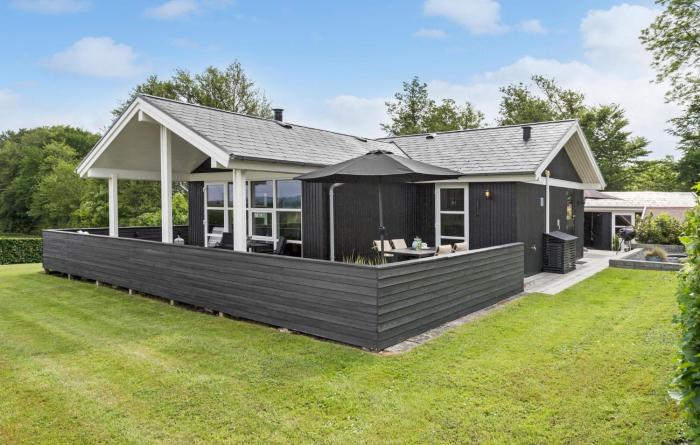 Beautiful Home In Hejls With Wifi