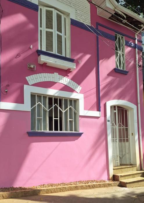 Uma casinha rosa no Pacaembu