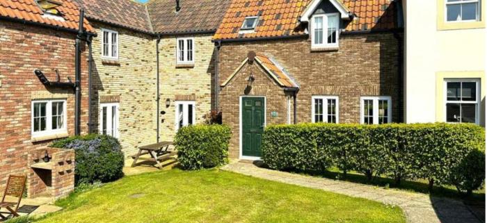 Dream Weaver 2 Bedroomed cottage on The Bay, Filey with on-site gym and swimming pool