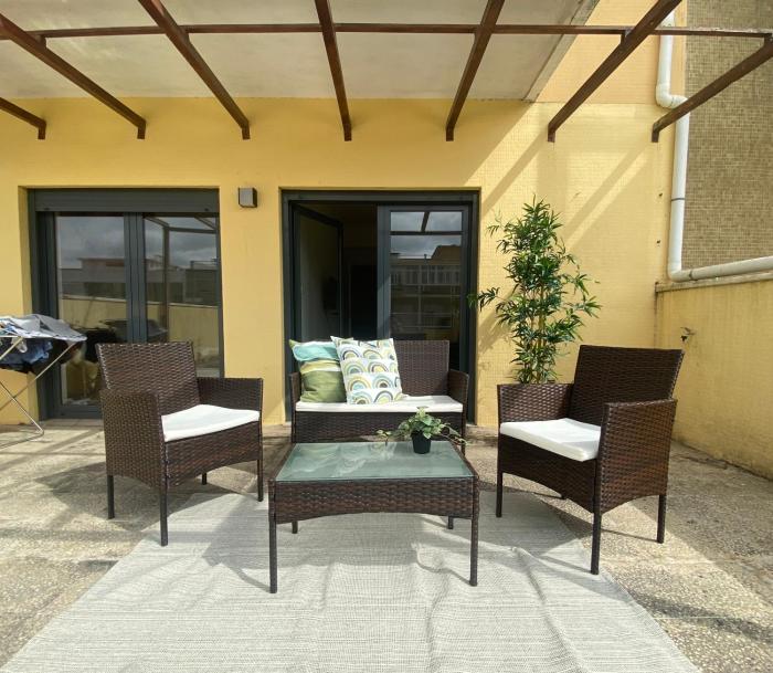 Lisbon South Bay 3 Bedroom Apartment with Sunny Terrace