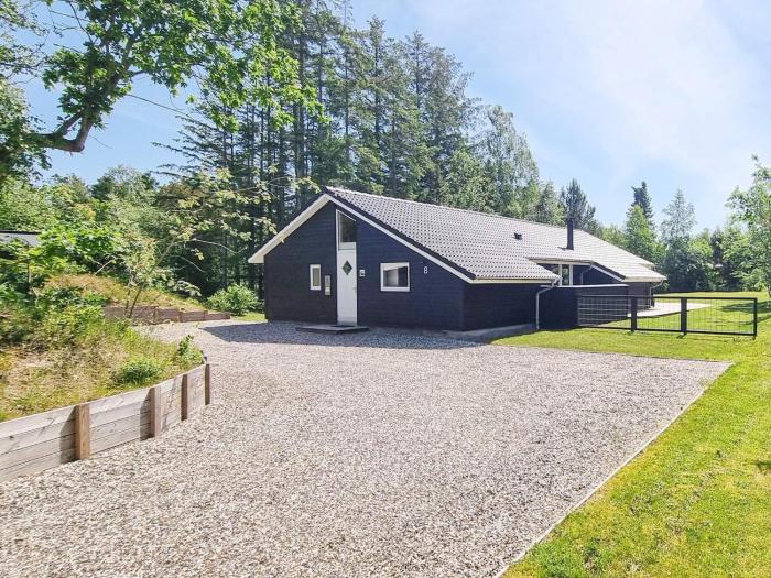 8 person holiday home in Hadsund