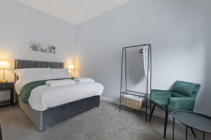 Modern Apartment Off Road Parking Spacious Double Bed Suite 7