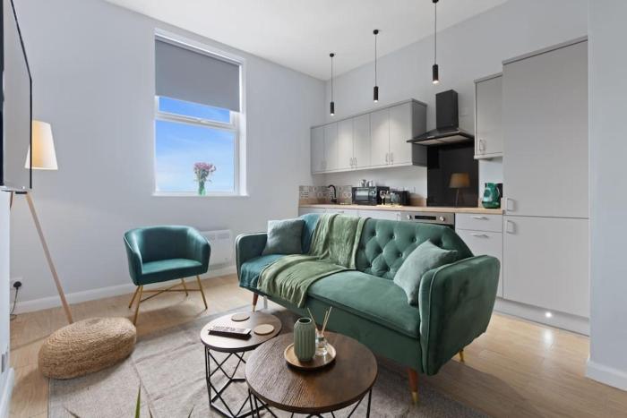 Modern Apartment Spacious Double Bed Off Road Parking Suite 8