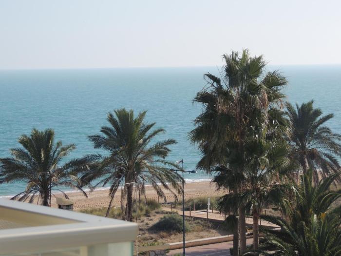 Frente a playa de arena