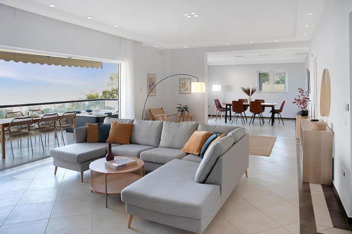 Varkiza Seaside and Views Retreat with Jacuzzi