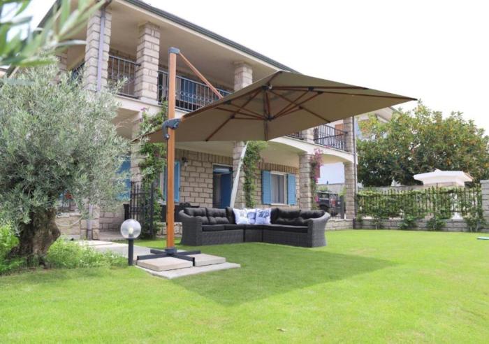 Appartamento in Villa di 150 Mq - vista mozzafiato fronte mare con giardino privato