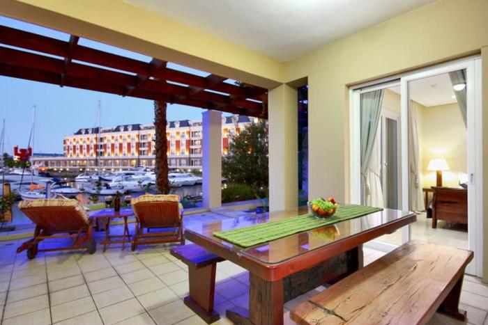 Luxurious Apartment in central Waterfront