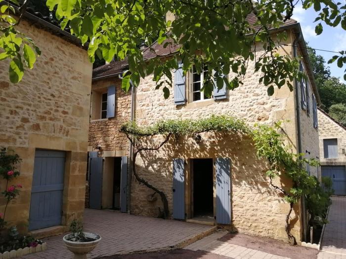 Authentique ferme périgourdine, à 5km au sud de Sarlat, 1km de la rivière