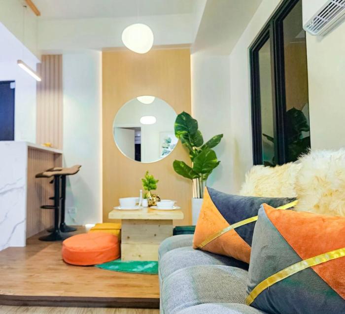 Cebu City SPACIOUS 1BR Condo HighView IT Park with POOL and NETFLIX