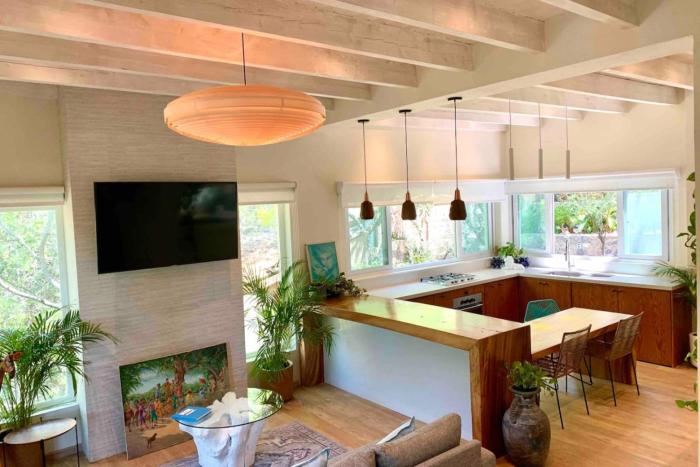 Modern Loft Downtown and surrounded by nature