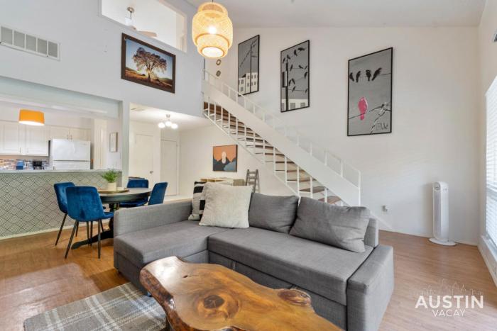 Waterfront Loft w Park View with Pool and Dock Access