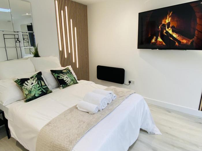 Luxury Garden Suite in Dagenham - Free Parking