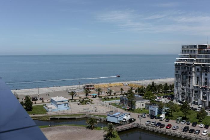 Courtyard Seaside Apartment