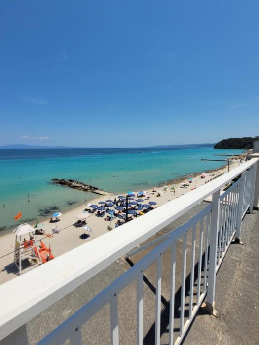 Sea Front Loft by GOLDENLAND