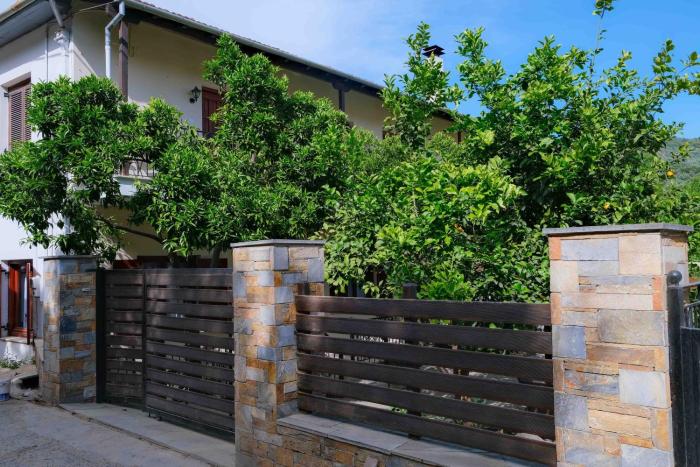 Johns House - Chorto Pelion