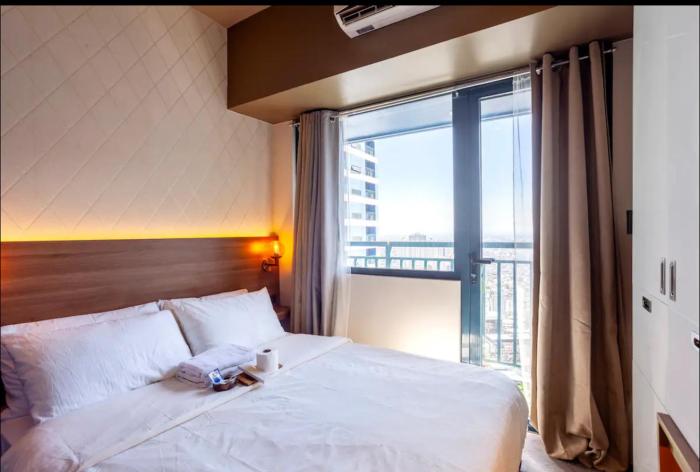 COZY SKYLINE CONDO in MAKATI