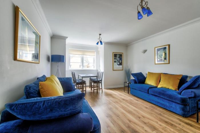 GuestReady - Stylish Apt w Parking near Edinburgh