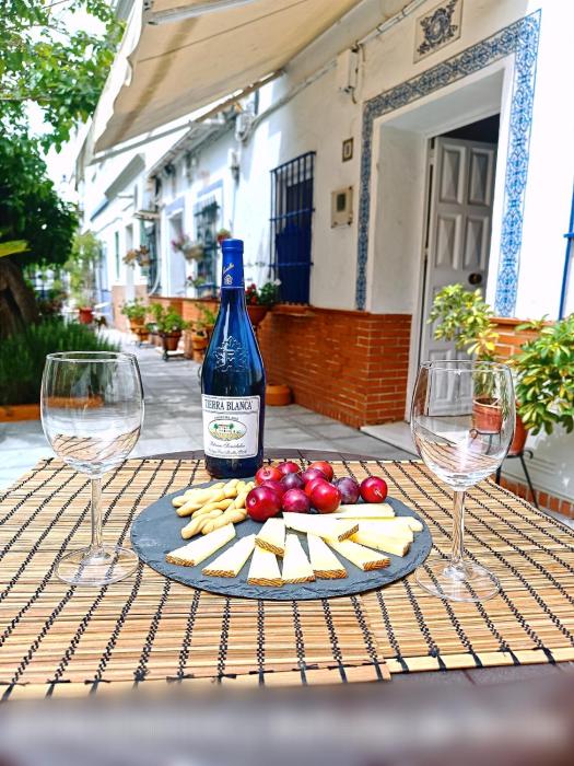 Típico y pintoresco patio de vecinos, con encanto