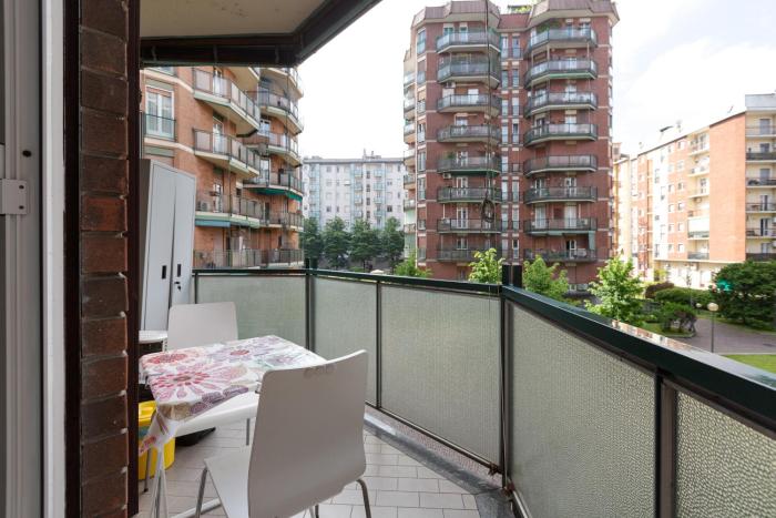 Lorenteggio-Piazza Frattini Balcony Apartment