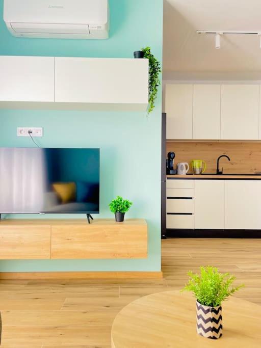 Designer luxury apartment 1BDR by Top Kvartiri Ltd