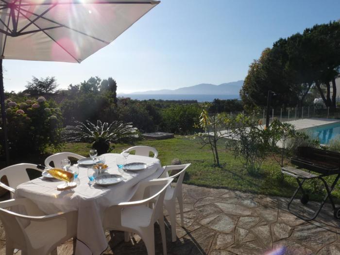 Corsicadream Barbicaja, superbe appartement dans villa, vue panoramique mer, piscine, proche Porticcio