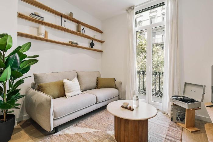 Pontone - 2 bedrooms and balcony in Eixample dreta