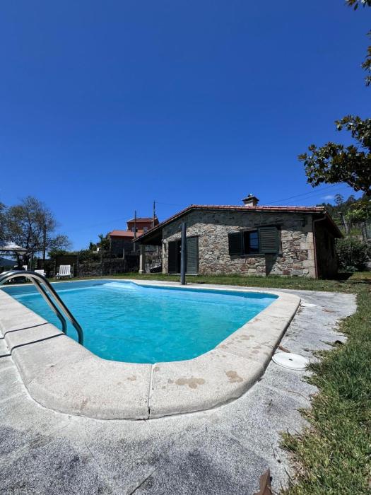 Casa 2 habitaciones con piscina y cenador al aire libre