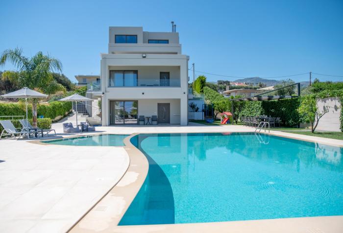 Destino Villa Elegant Private Saltwater Pool Near City & Beach