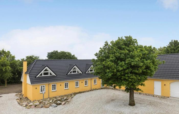 Stunning Home In Hurup Thy With Wifi