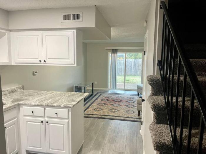 Great 2 Bedroom Apartment #C - Bryant